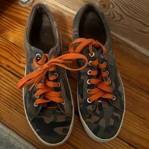 J/slides Camouflage Sneakers with Orange Laces